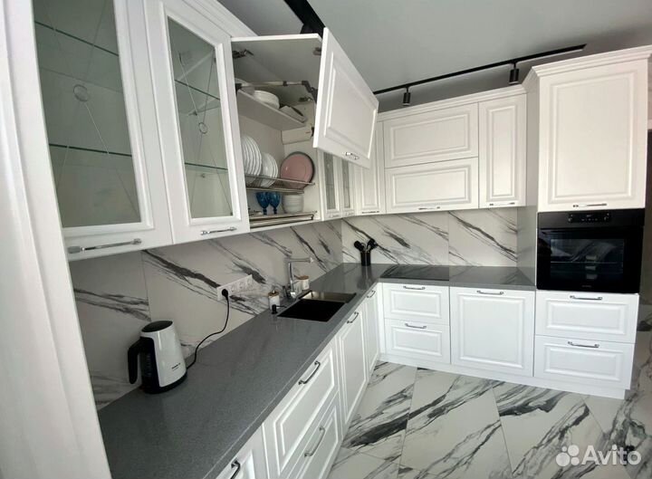 Кухни на заказ с удобными системами освещения