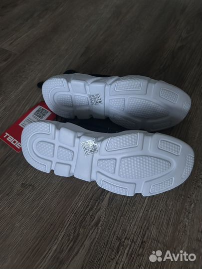 Кроссовки тканевые женские