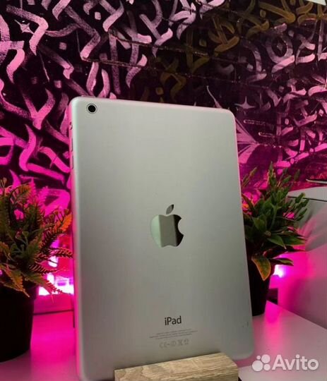 iPad mini белого цвета LTE рст