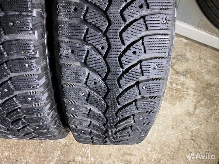 Bridgestone Blizzak Spike-01 215/70 R16 100T