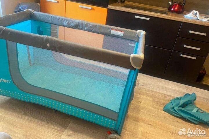 Продам манеж очень удобный и комфортный