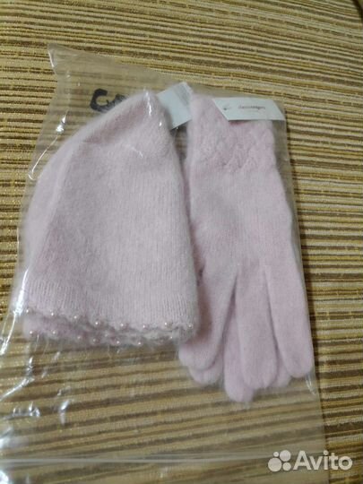 Комплект новый шапка и перчатки из ангоры