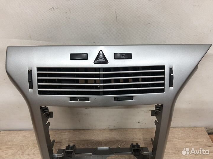 Рамка магнитолы Opel Astra h серебро