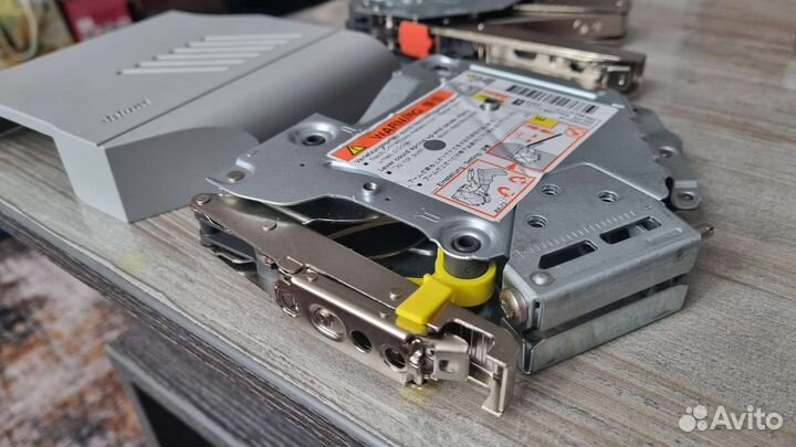 Подъемный механизмы и доводчики дверей купэ