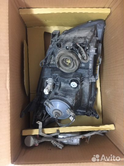 Фары передние Авенсис