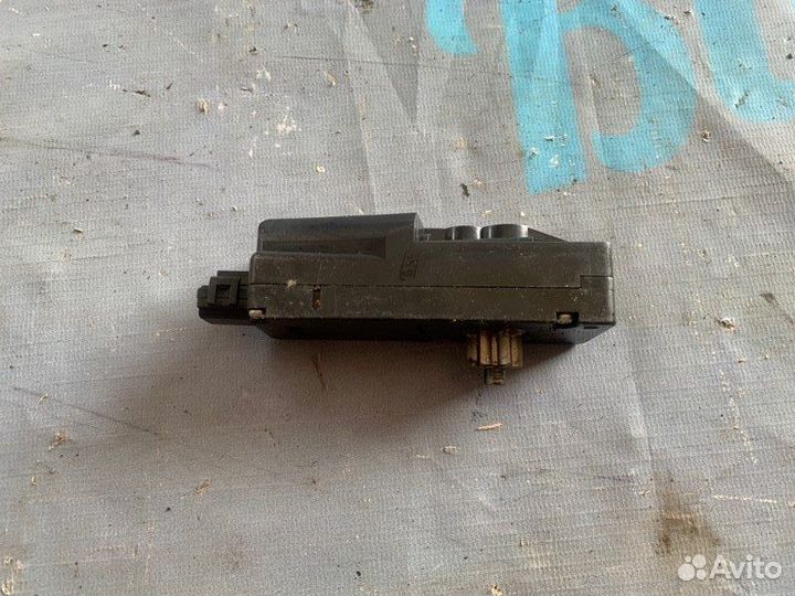 Моторчик регулировки сиденья передний левый