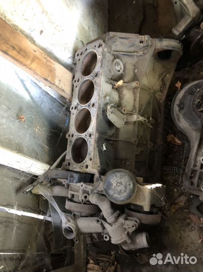 Низ двигателя Мерседес с202 1.8 w202