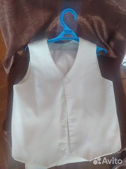 Жилет и брючки на мальчика белый