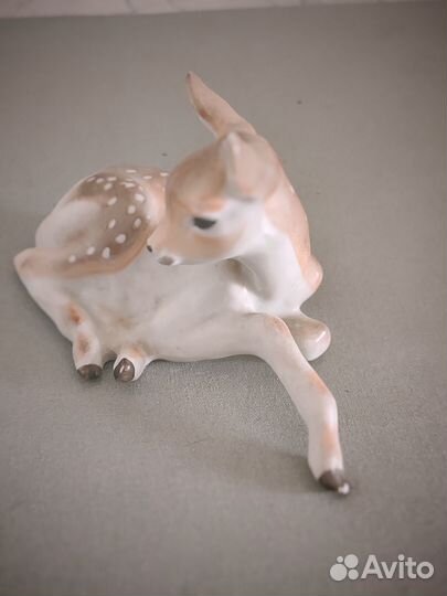 Статуэтка фарфор Олененок