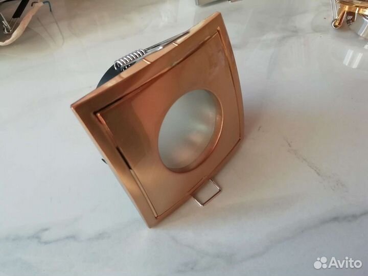 Точечные встраиваемые светильники