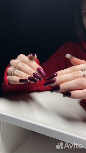 Модель на маникюр