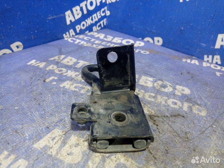 Буксировочный крюк Renault Duster кроссовер 2015