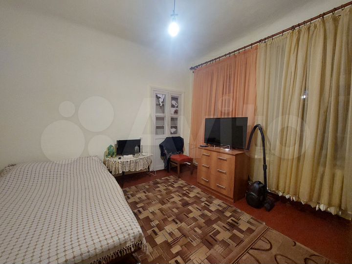 3-к. квартира, 70 м², 1/2 эт.