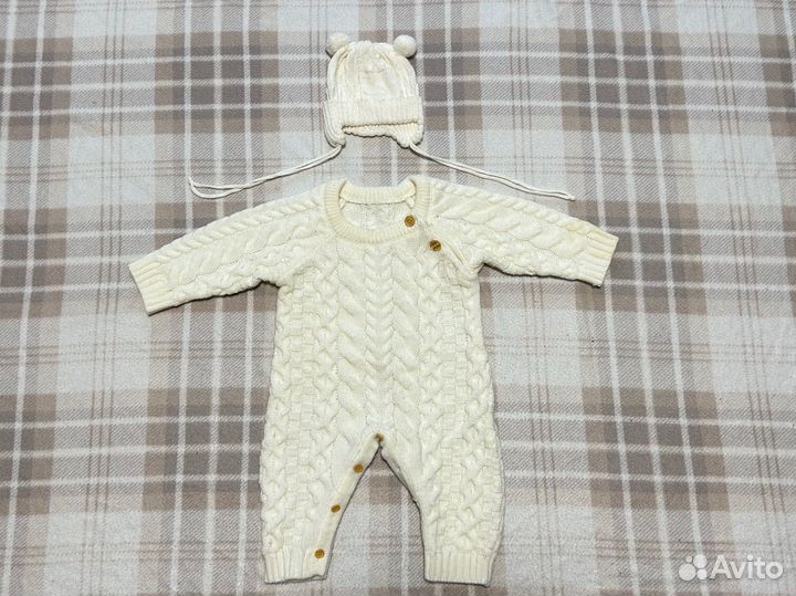 Вязаный комбинезон с шапочкой на выписку