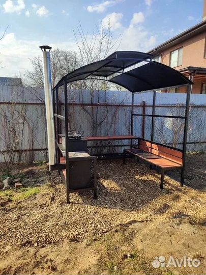 Мангал с крышей