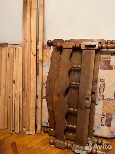Кровать деревянная с резьбой разобранная
