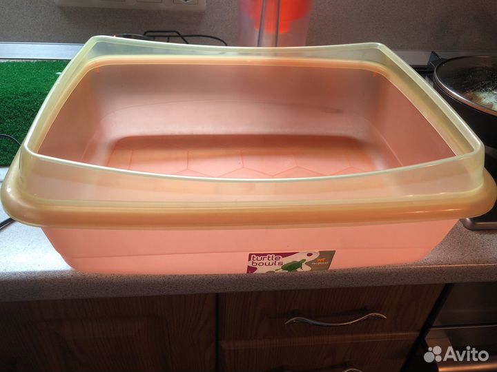 Аквариум, островок, нагреватель и фильтр