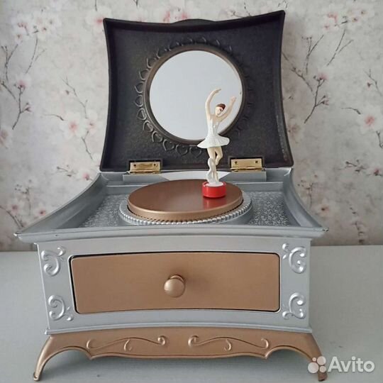 Музыкальная шкатулка с балериной