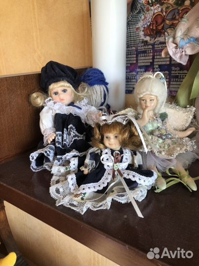 Кукла фарфоровая