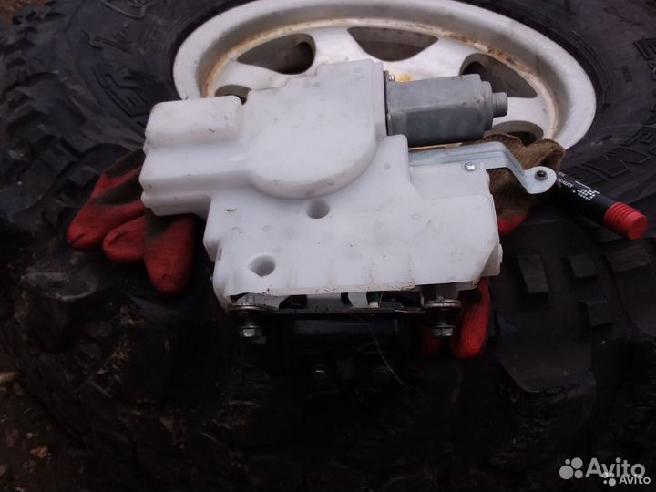 Замок багажника Nissan Patrol Y62 Infiniti QX56