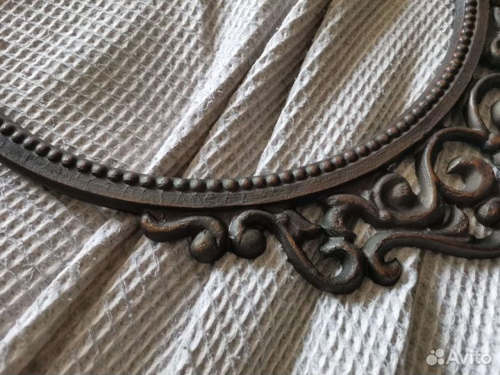 Зеркало винтажное в металлической рамке