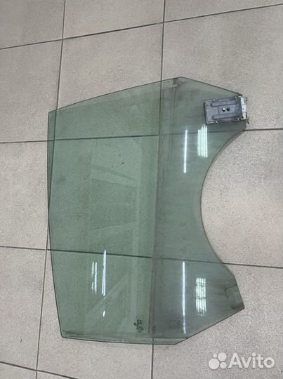 Заднее правое стекло двери Volkswagen Passat CC VW