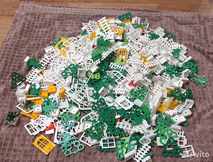 Конструктор очень много деталей и транспорта