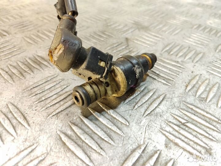 Форсунка двигателя Peugeot 406 1995-1999