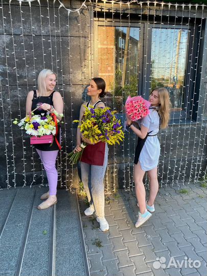 Старший продавец в цветочный салон (Вавилова 47А)