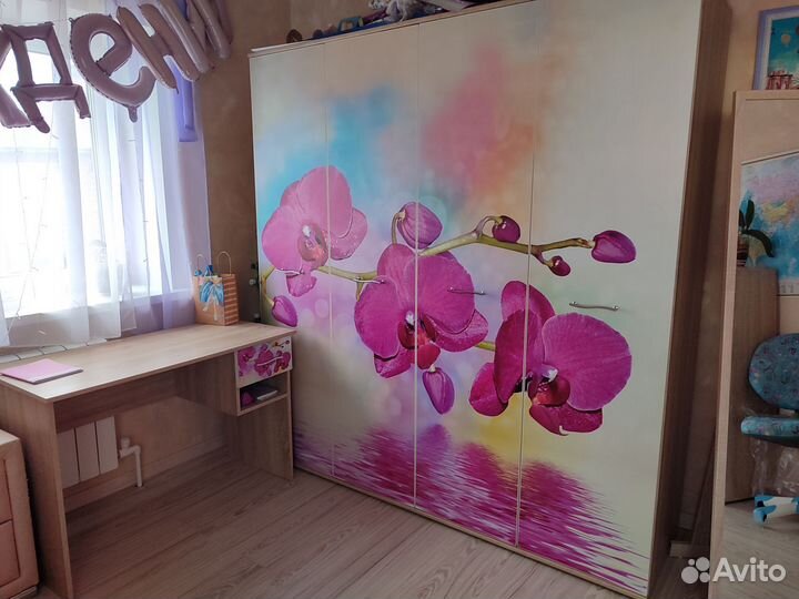 Шкаф, стол школьника, комод и полка настенная