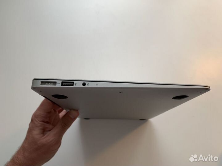 MacBook Air 11-inch A1465