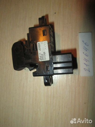 Кнопка стеклоподъемника (Nissan Teana)