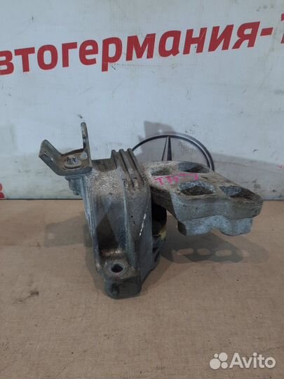 Подушка двигателя Mercedes Gla180 X156 270.910