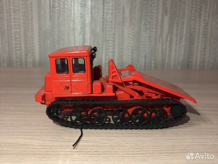 Модель трактора тдт-60 (1:43)