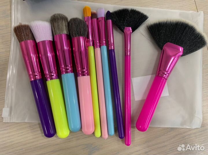 Кисти для макияжа с косметичкой