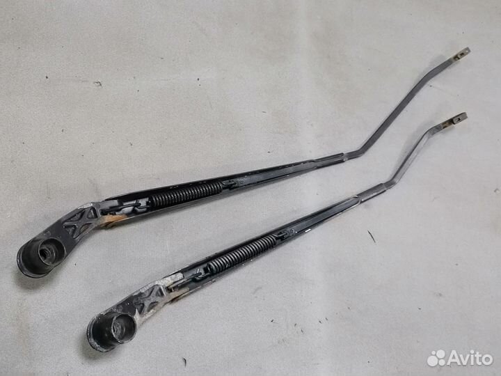 Поводок стеклоочистителя Chrysler Concorde 1998-04