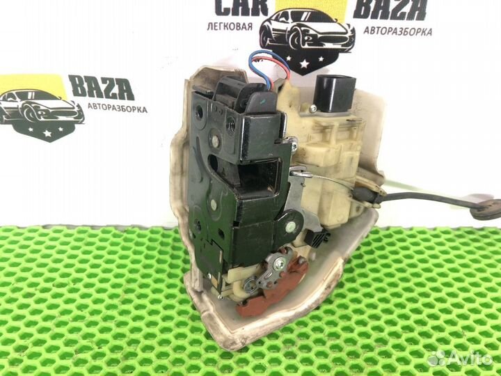 Замок двери передней правой R