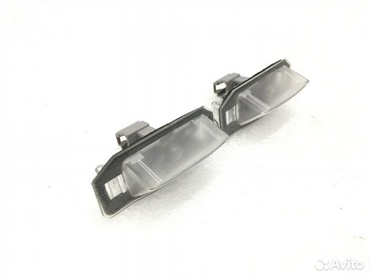 Подсветка номера Mitsubishi Outlander 2020