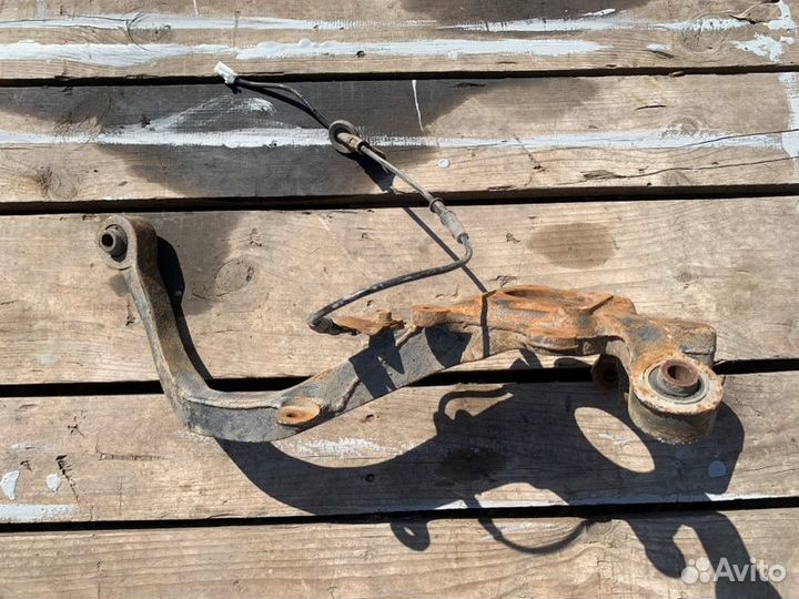 Цапфа задняя левая Hyundai Sonata EF G4JP 2005