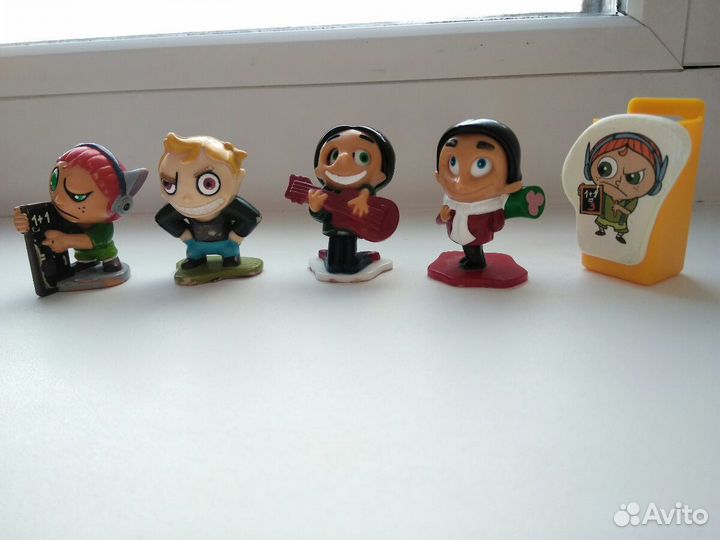 Игрушки из шоколадных яиц