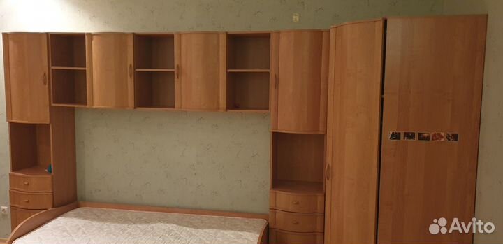 Продам набор мебели в детскую