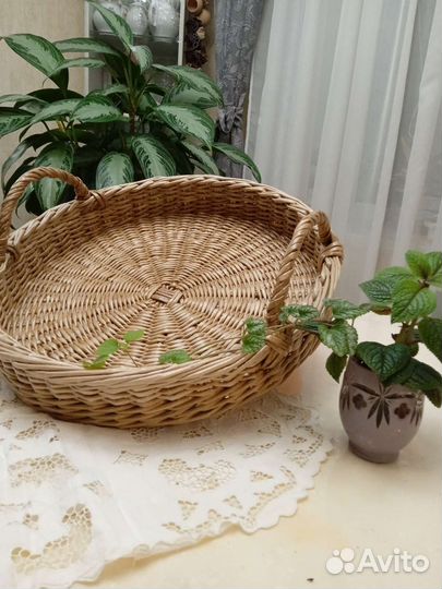 Поднос плетеный