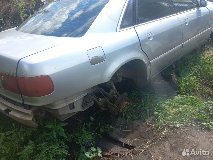 Задние крылья Ауди А8 1998года