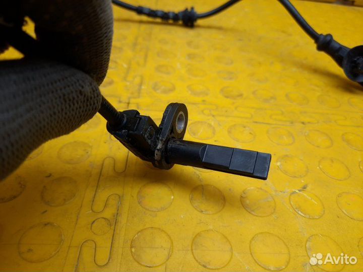 Датчик abs передний правый Renault Arkana H4ME441