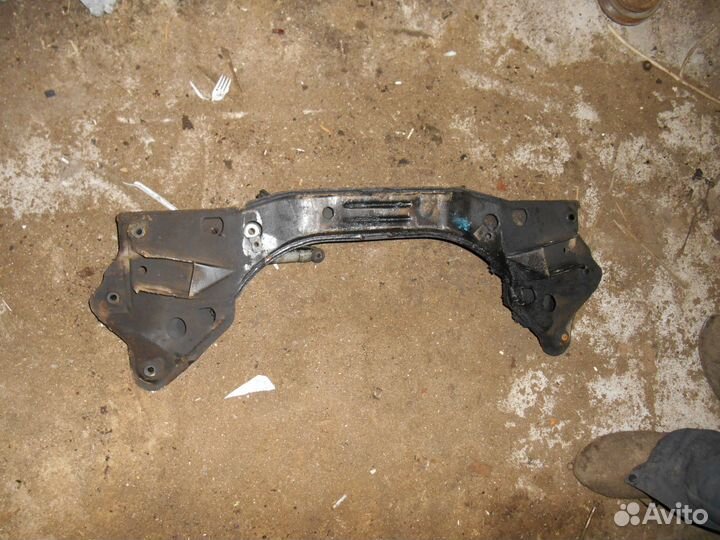 Передняя балка моторная подрамник BMW E34 бмв Е34
