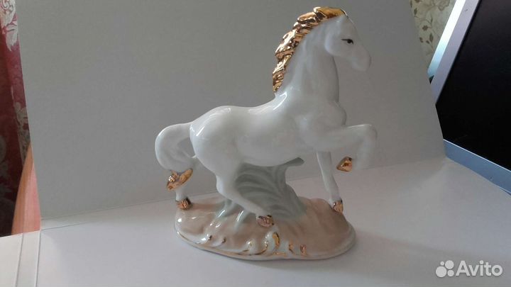 Статуэтка Лошадь, фарфор. Новая