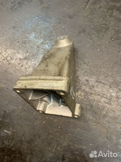 Кронштейн опоры двс М271 mercedes W203 W211 W209