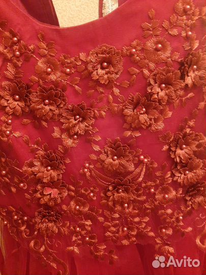 Нарядное платье для девочки 134 140