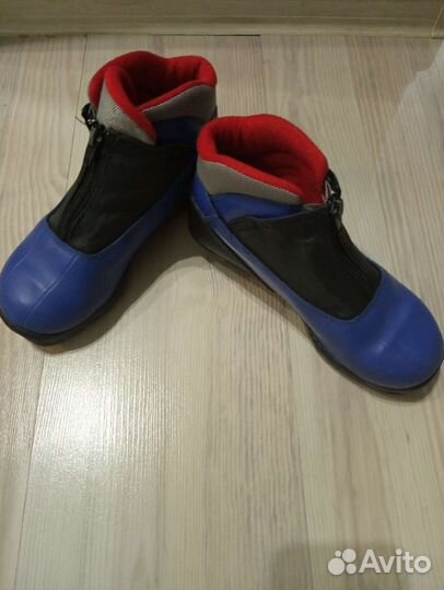 Лыжные ботинки