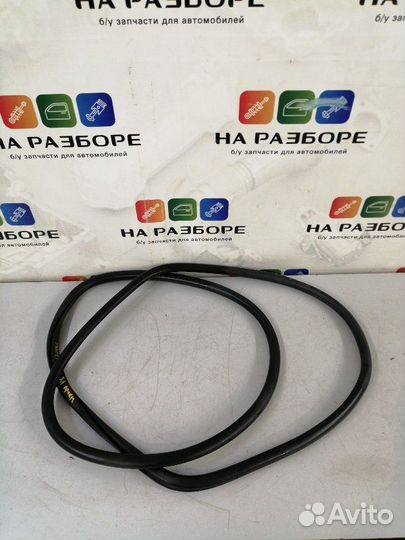 Уплотнительная резинка дверного проема задняя